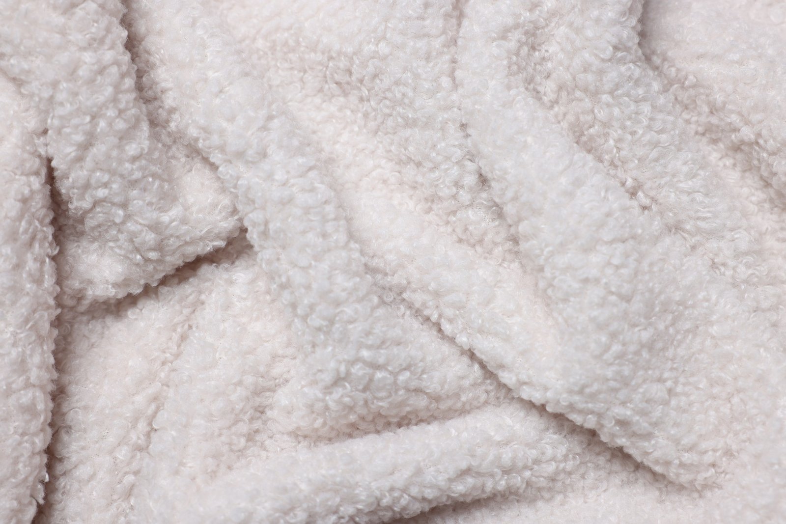 Flauschiges Teddy-Fleece-Material in Nahaufnahme
